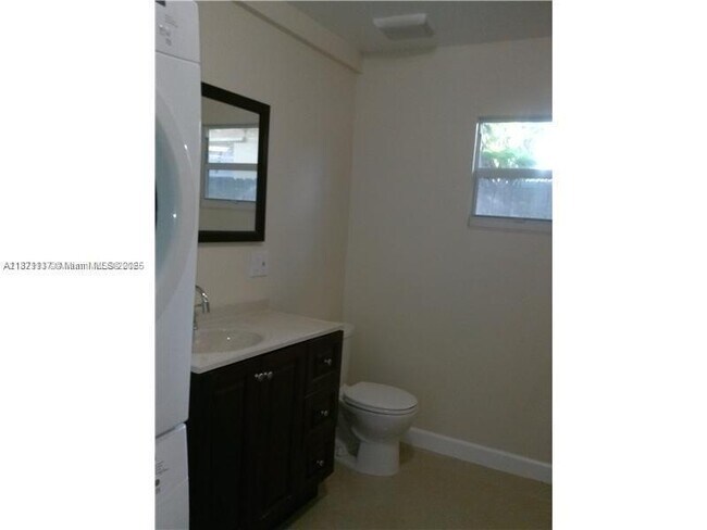 Building Photo - 2 bedroom in Hollywood FL 33021