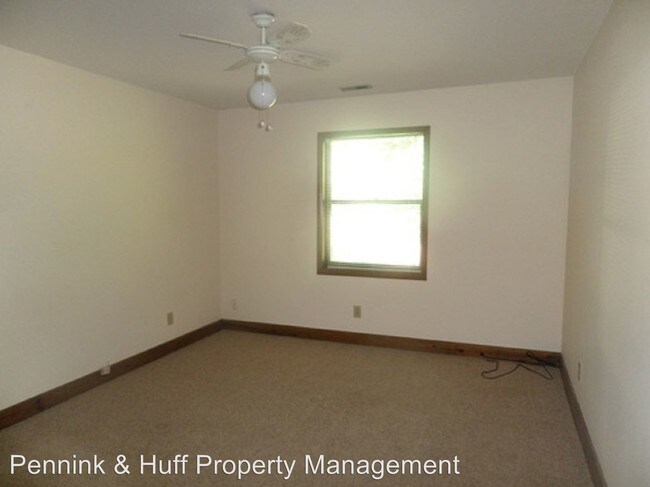 Building Photo - 231 E Lochhaven Dr