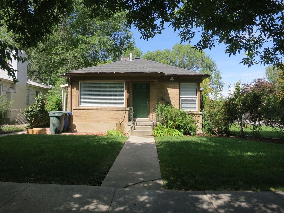 Building Photo - Newly Updated Liberty Wells Duplex!!