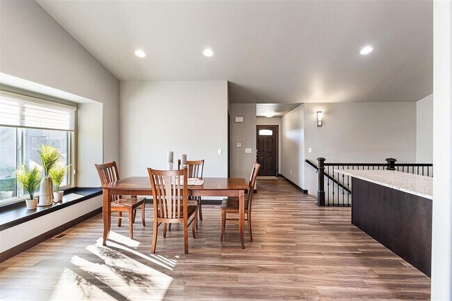 Foto del edificio - 1338 Twin Leaf Ave