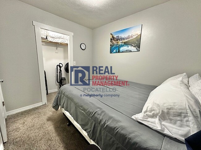 Foto del edificio - 1 bed 1 bath single family home - small dog negotiable