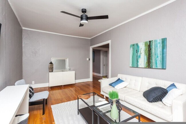 Foto del edificio - 629 W Cornelia Ave