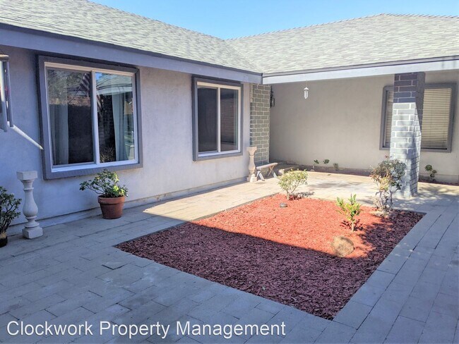 Foto del edificio - 3 br, 2 bath House - 23822 Sapphire Canyon Rd