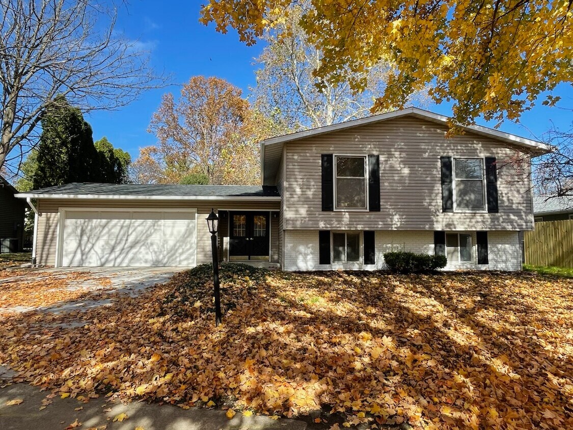 Primary Photo - 2110 Barberry Dr