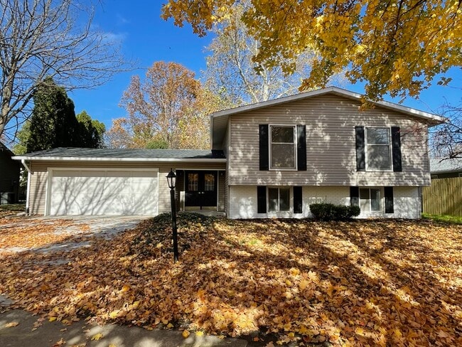 Building Photo - 2110 Barberry Dr