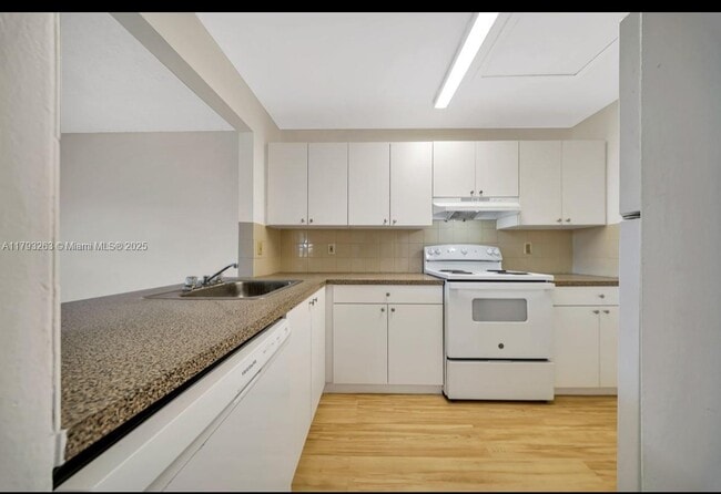 Foto del edificio - 14863 SW 104th St