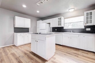 Building Photo - 10306 Cheeves Dr