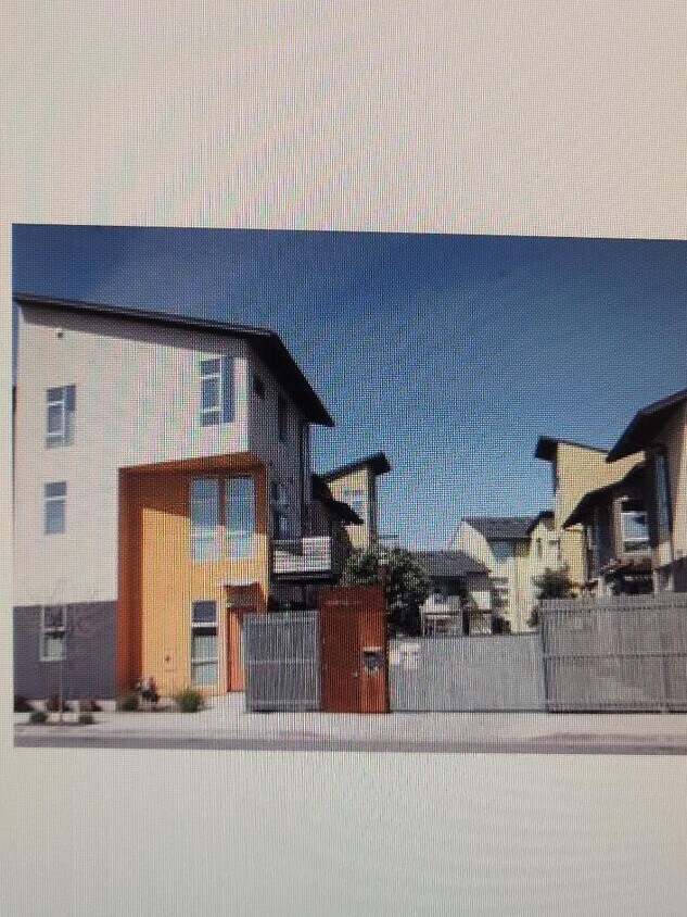 gated access - 1670 28th St