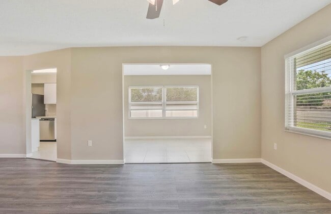 Foto del edificio - 6437 Custer St