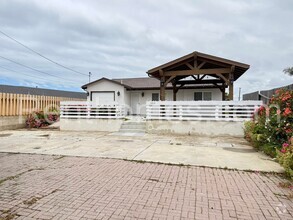 Building Photo - 1410 Shoshone St