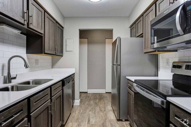 Kitchen - Glen Oaks East Apartments