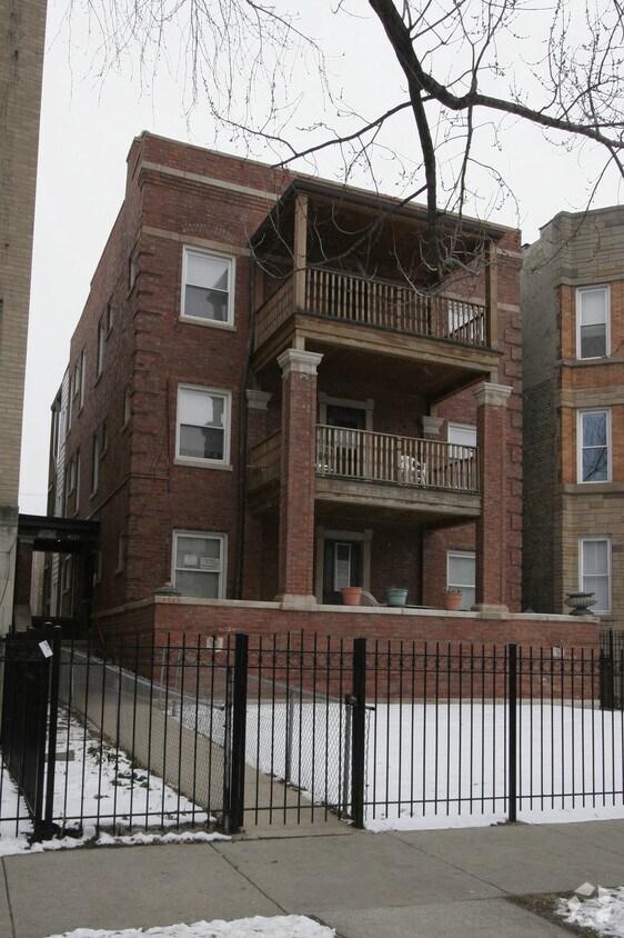 Building Photo - 4027 N Kenmore Ave