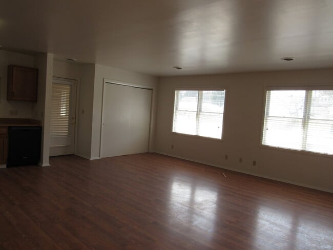 Building Photo - 339 Grandview Ave