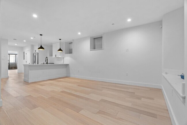Foto del edificio - 143 Trenton St