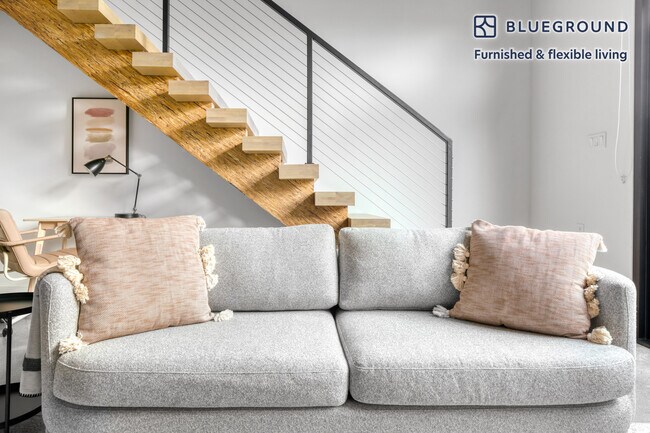 Foto del edificio - 1901 Blake Ave