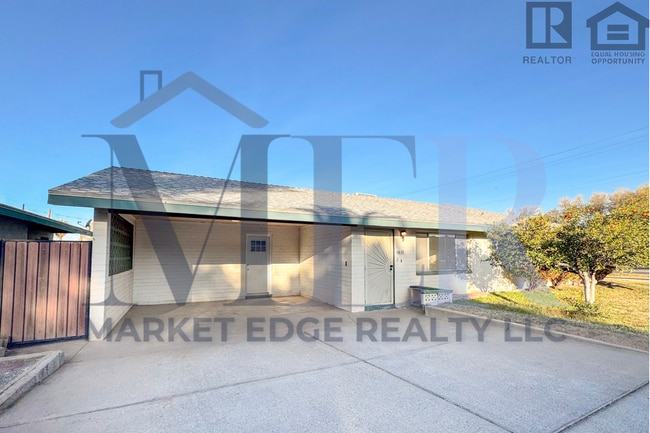 Building Photo - 3Bed/2Bath Apartment at 48th St/Thomas! Move-In Ready on 05/14/2026!--FENCED-IN YARD! NO HOA!