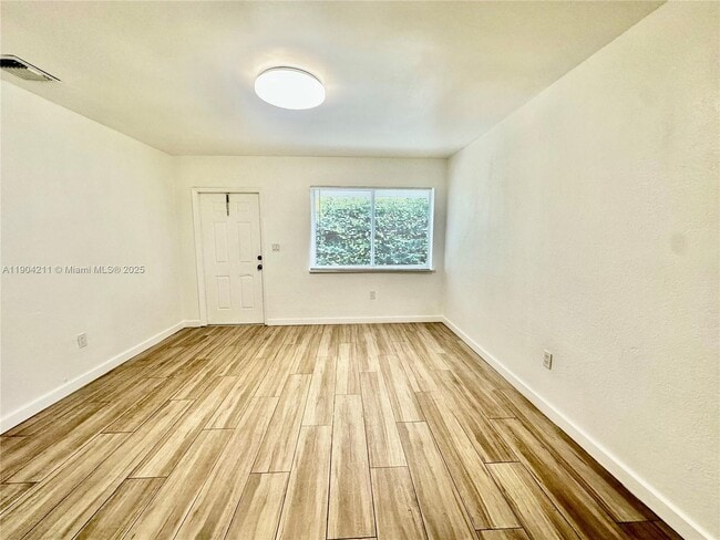 Foto del edificio - 60 NW 42nd St