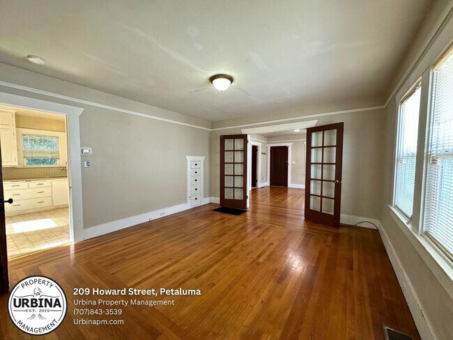 Building Photo - Charming West Petaluma Bungalow with Timel...
