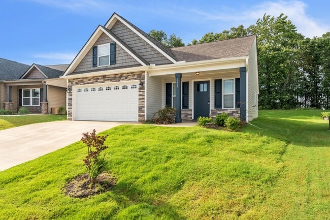 Building Photo - Modern 3-Bedroom Home with Granite Counter...