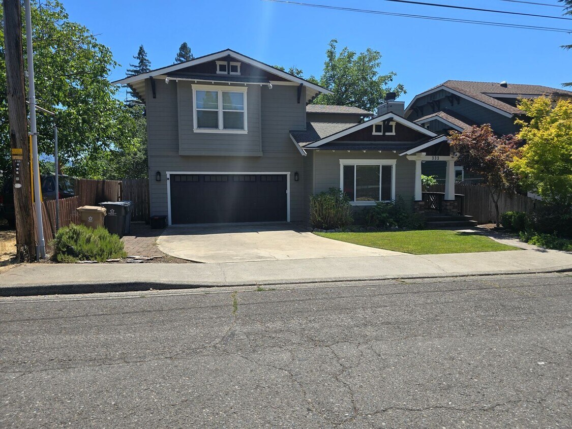 3 bed 2.5 bath Home for Rent in Grants Pass - 3 bed 2.5 bath  Home for Rent in Grants Pass