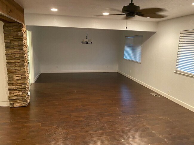 Building Photo - 3034 W Mill Creek Dr