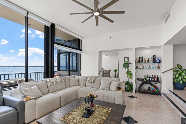 Foto del edificio - 520 Brickell Key Dr