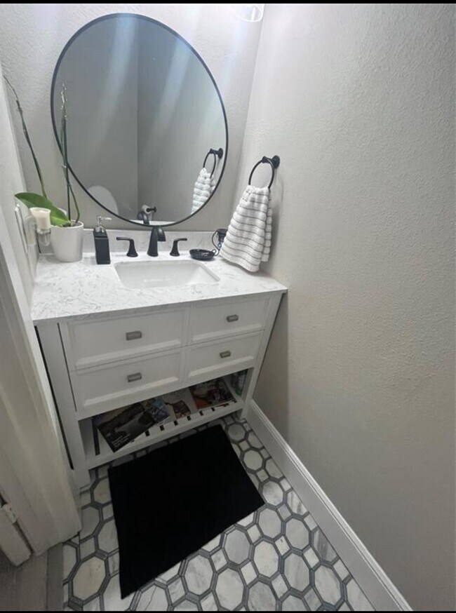 Foto del edificio - 5507 Arncliffe Dr