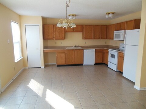 Building Photo - Greenwood - 3 BR + loft