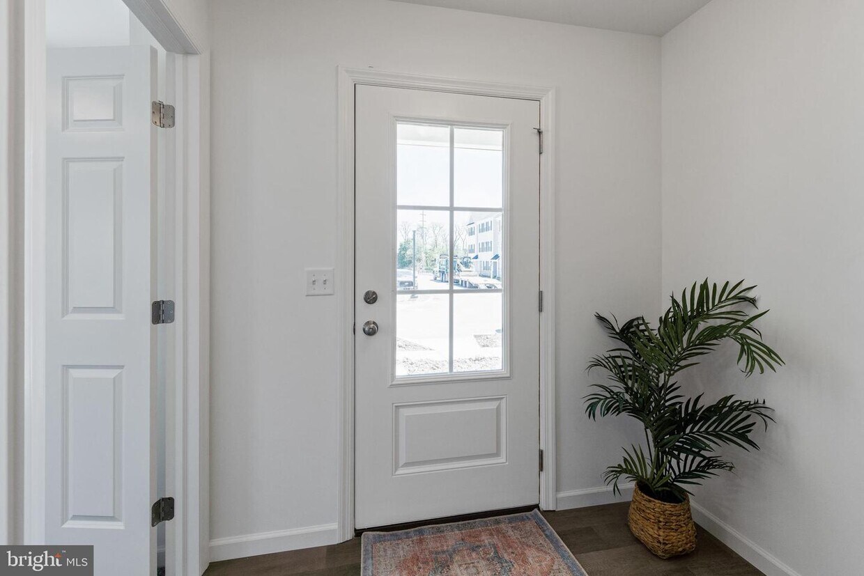 2423 Spring Water Cir, Neffsville, PA 17601 Townhome Rentals in