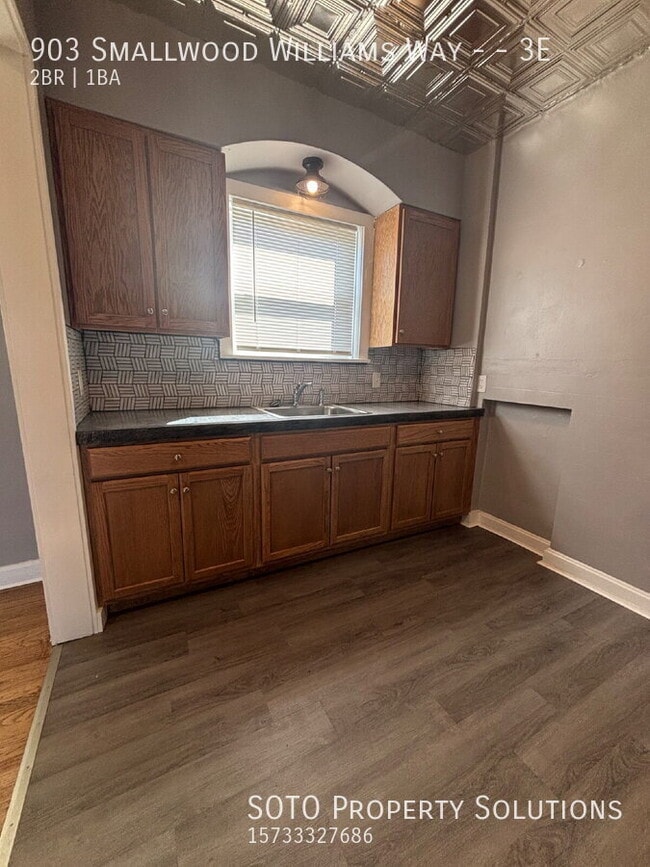 Building Photo - 903 William St