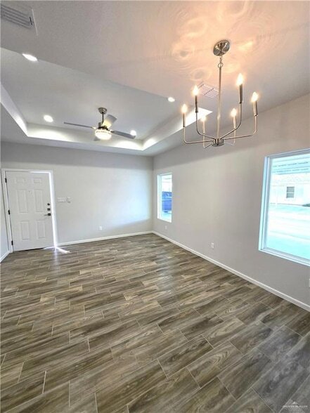 Foto del edificio - 913 N Clarence Ave