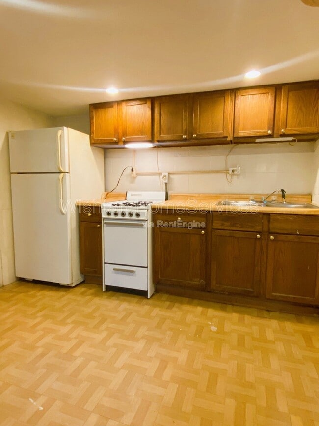 Building Photo - 236 W Washington St