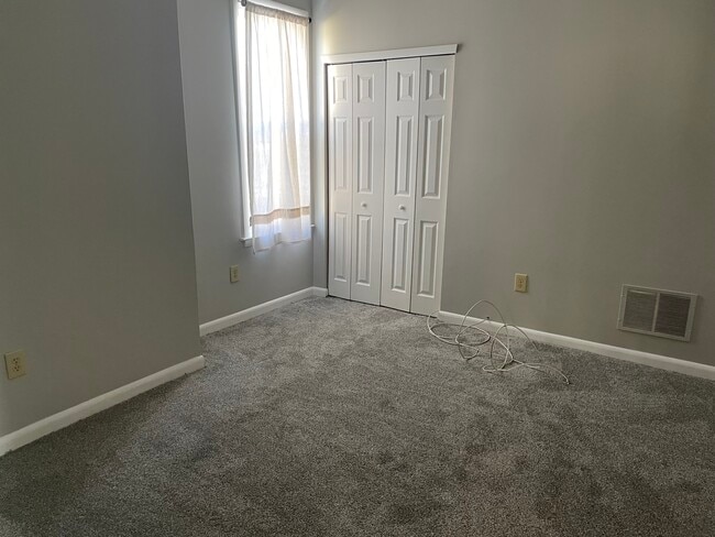 Building Photo - 109 Creston Ave