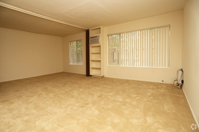 Estudio: Sala de estar - Charter Oaks Apartments