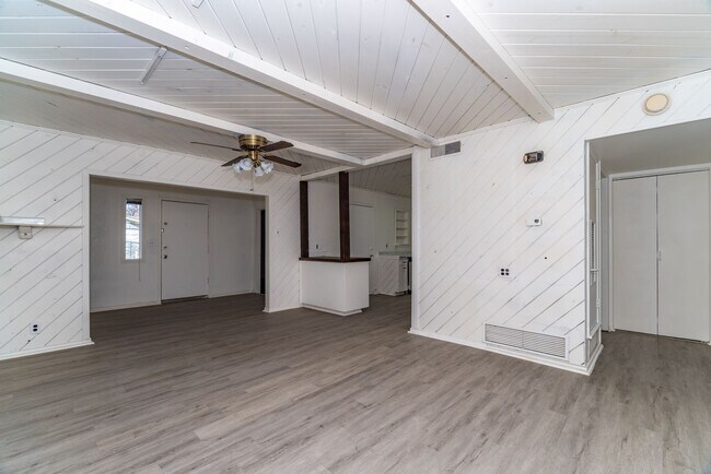 Building Photo - 3-BEDROOM DUPLEX