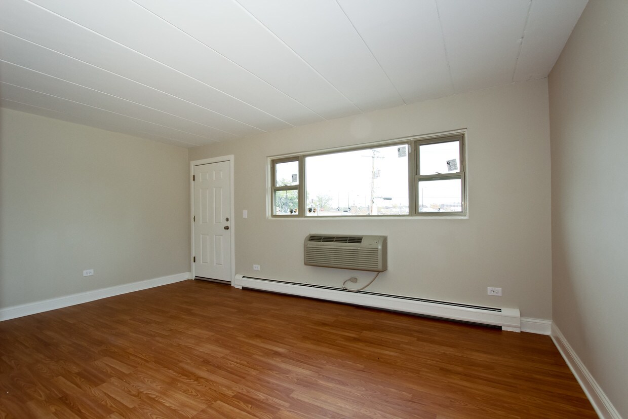 Primary Photo - 3225 W 111th St