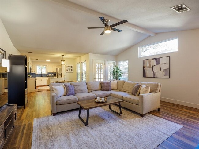 Foto del edificio - 12802 Carrera Dr