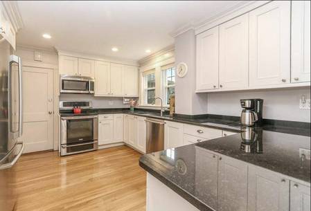 Building Photo - 28 Noble St