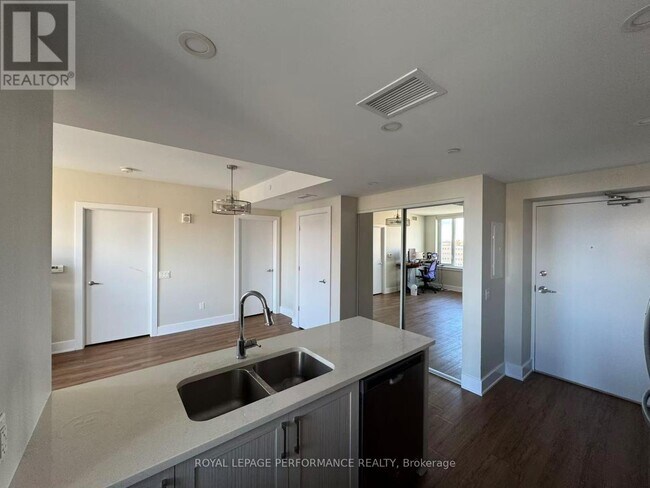 Building Photo - 518 Rochester St