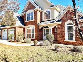 Building Photo - 300 Pembroke Pointe