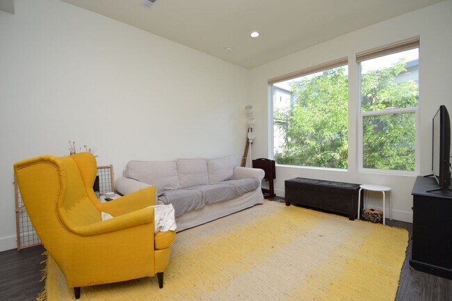 Foto del edificio - Modern 3 Bedroom 3 Full Bathroom Townhome in Midvale!!!