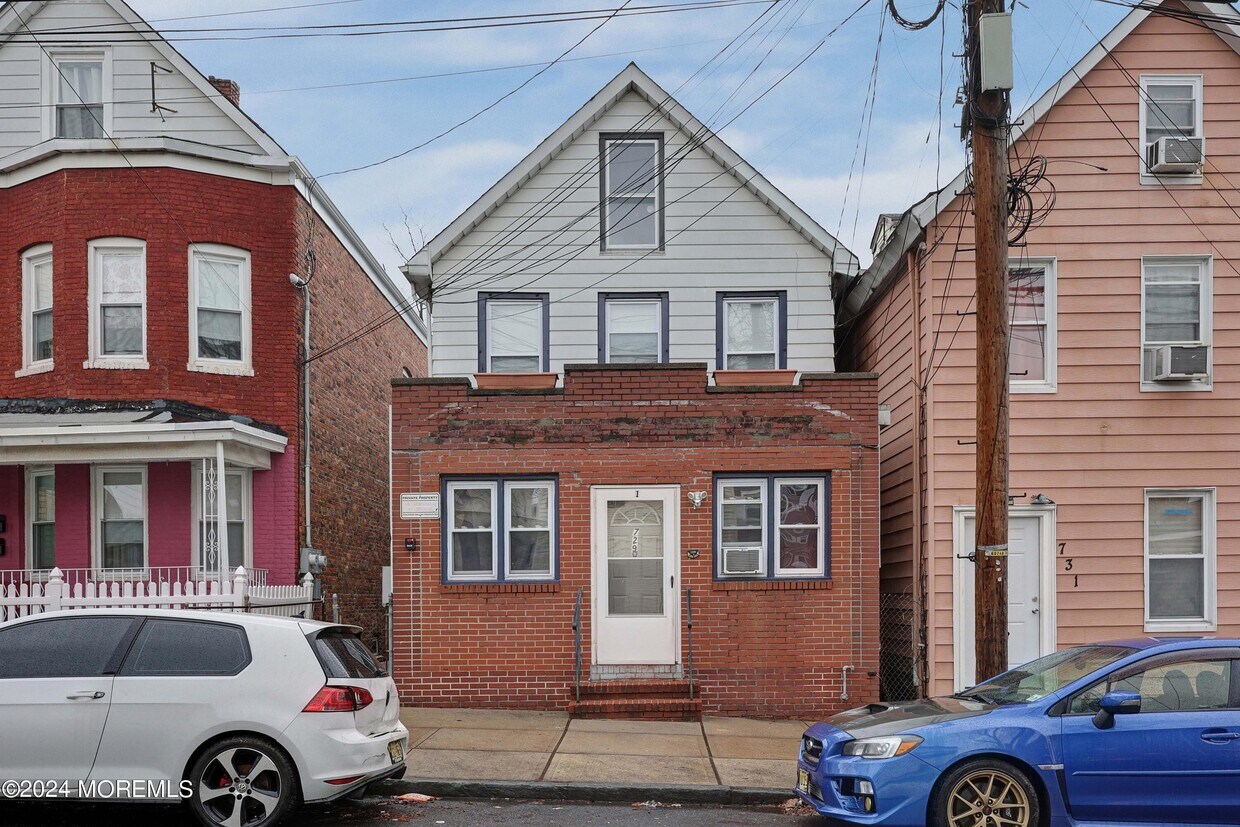 Primary Photo - 729 Cortlandt St