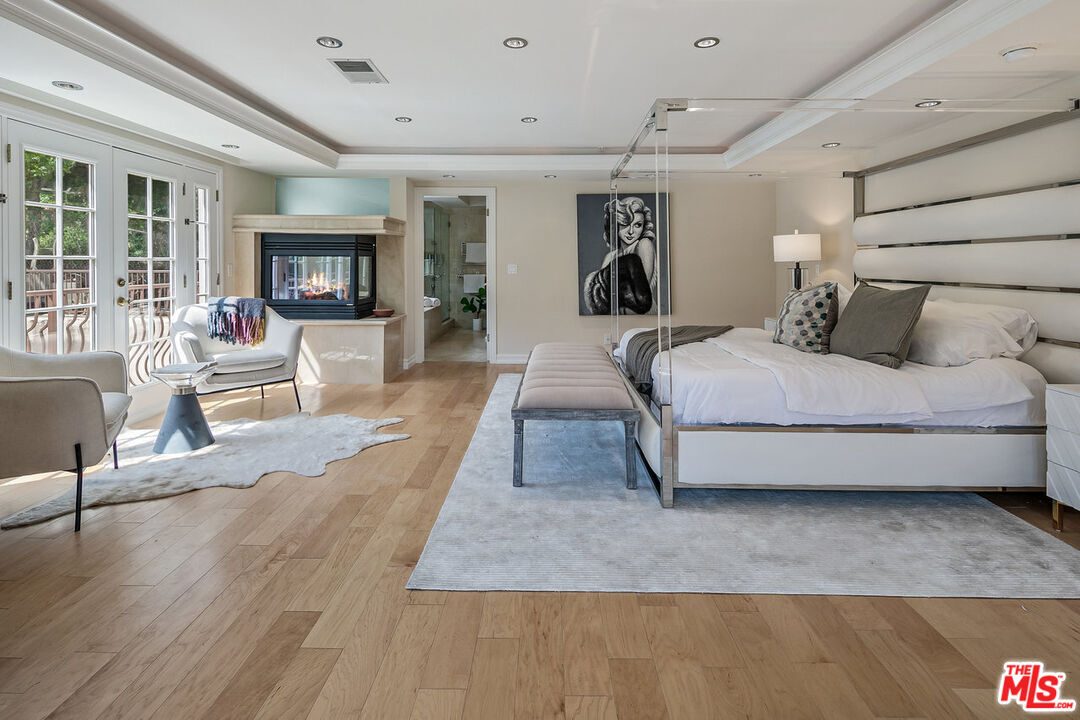 Foto principal - 3625 Coldwater Canyon Ave