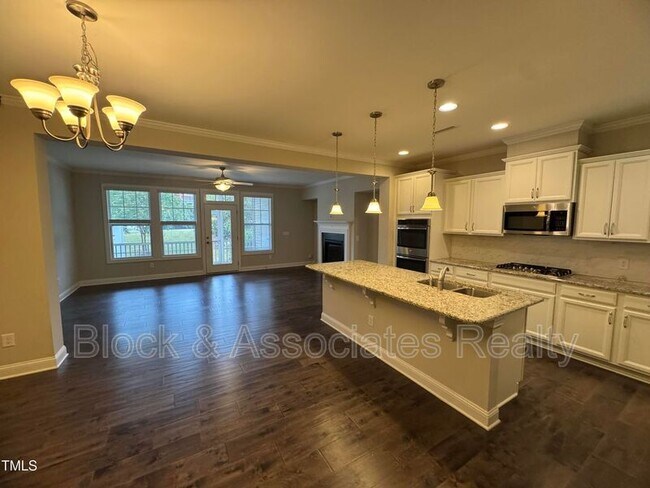 Foto del edificio - 1215 Alston Forest Dr