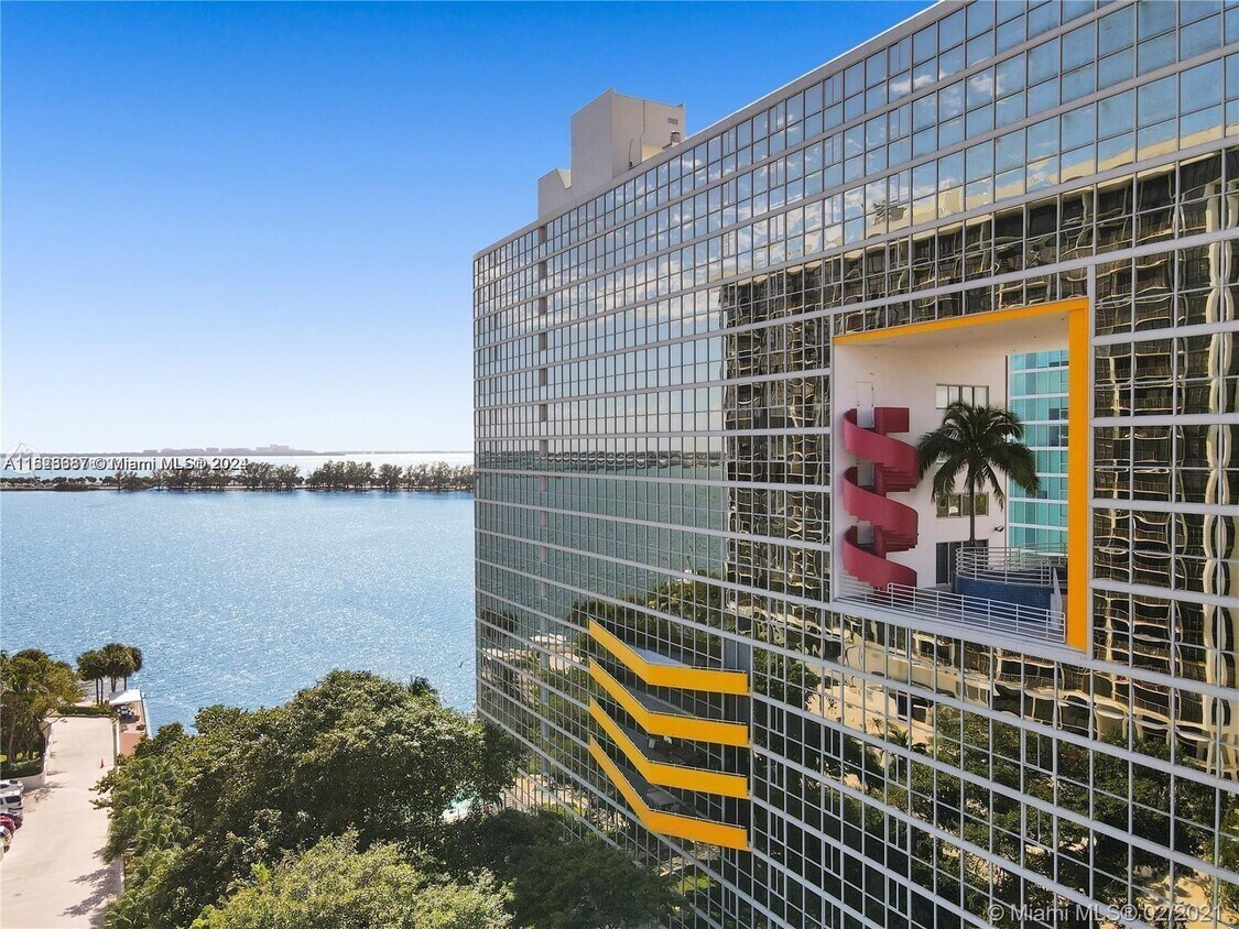 Primary Photo - 2025 Brickell Ave