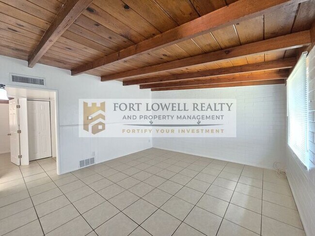 Building Photo - 3008 N Balboa Ave