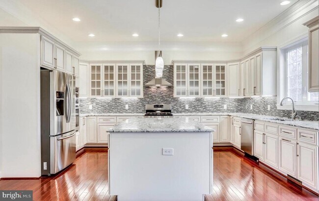 Foto del edificio - 5811 Colchester Rd