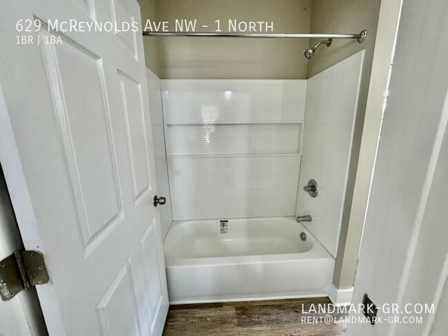 Foto del edificio - 629 Mc Reynolds Ave NW