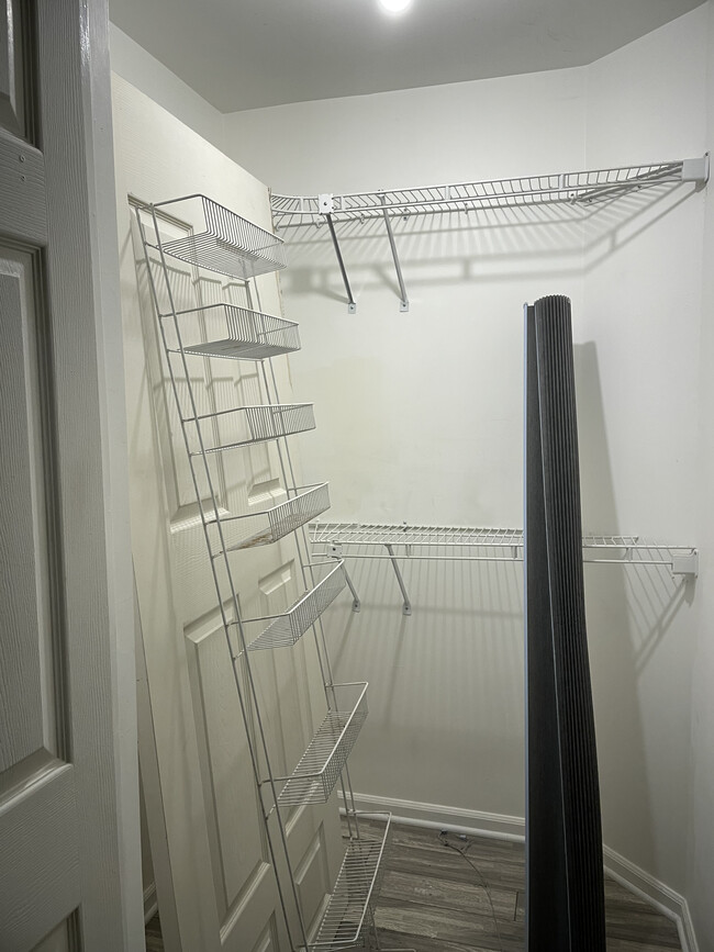 Walk in closet - 4813 Tudor Dr