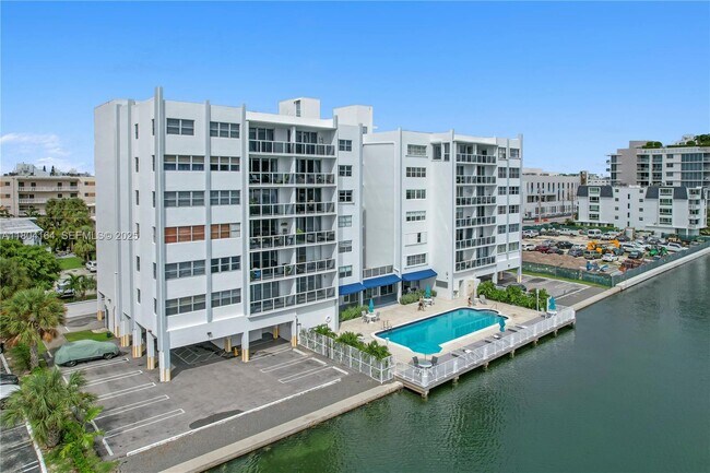 Foto del edificio - 9381 E Bay Harbor Dr